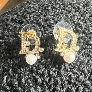 Elegant Gold and Pearl Earrings